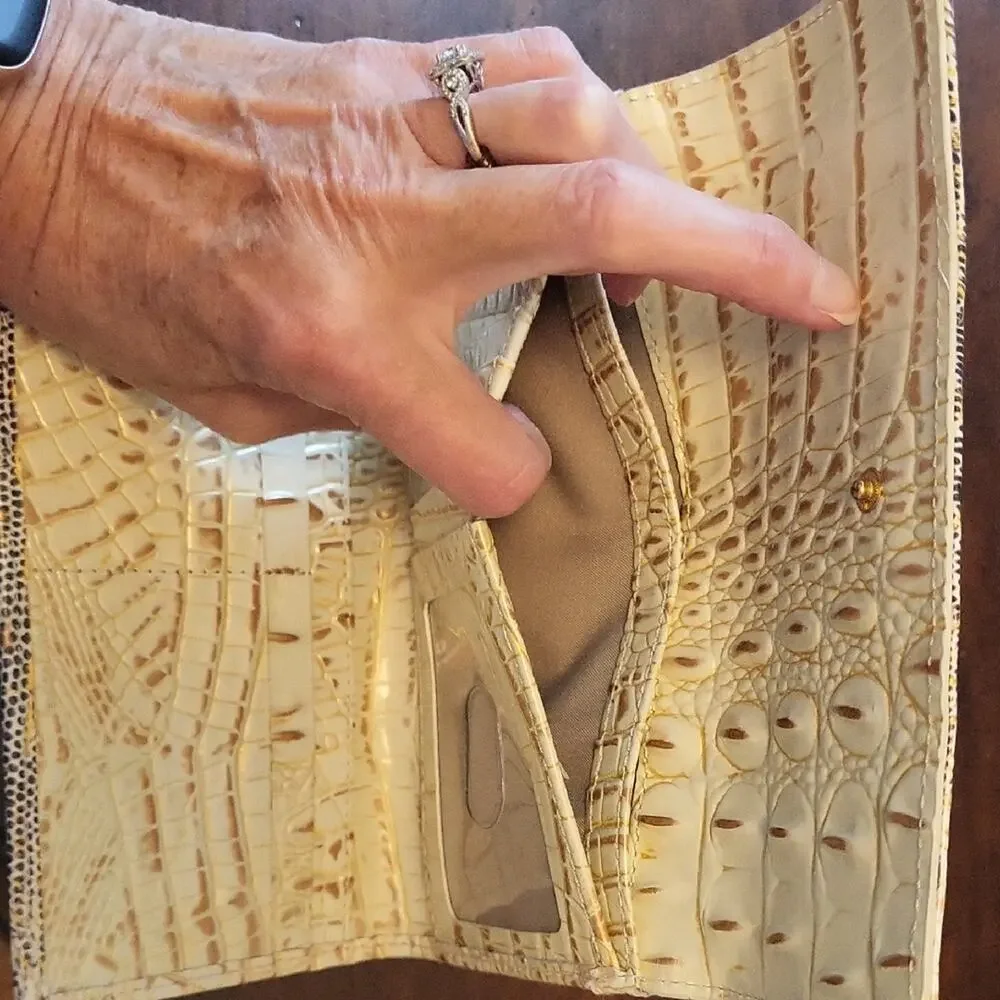 Brahmin Elegant Cream and Brown Wallet EUC